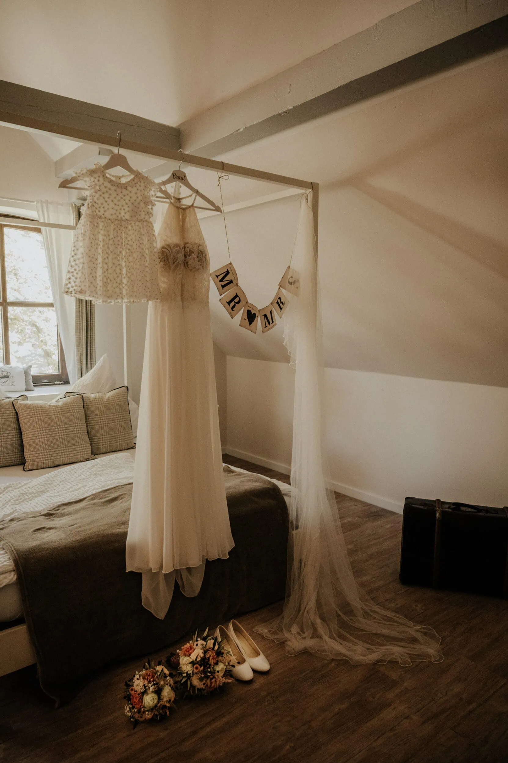Fotograf Hochzeit Hamburg, Fotograf Hochzeit Bremen, Fotograf Hochzeit Hannover, Hochzeitsfotografie Hamburg, Hochzeitsfotografie Bremen, Hochzeitsfotografie Hannover, Hochzeitsfotografie Wolfsburg, Hochzeitfotografin Hamburg, Hochzeitfotografin Bremen, Hochzeitfotografin Hannover, Hochzeitfotografin Wolfsburg, Hochzeitfotograf Hamburg, Hochzeitfotograf Bremen, Hochzeitsfotografie in der Nähe, Hochzeitsfotograf in der Nähe, Hochzeitfotos, Fotoshooting Hochzeit, Get Ready